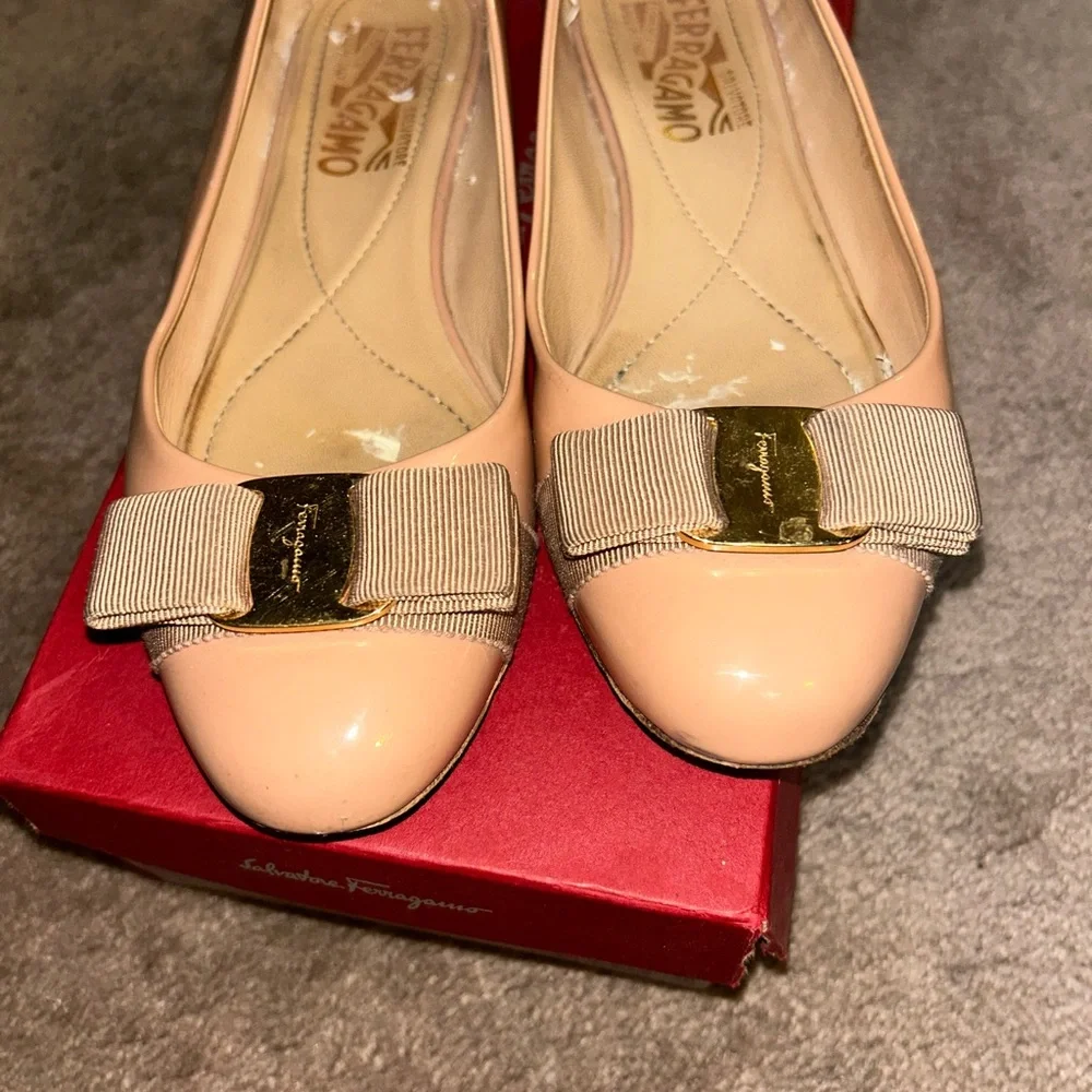 Salvatore Ferragamo Varina Bow Flats in Nude Pink Size 5.5